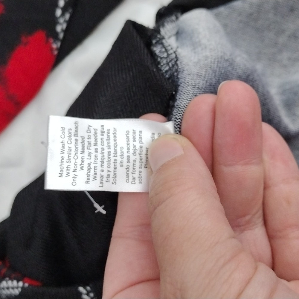 EUC Venus Long Sleeve Black and Red Floral Print Button up Sweater size … - Picture 14 of 16